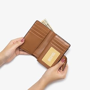 【新品】マイケルコース✨財布 折り財布 バニラ 人気 ロゴ タブ ウォレット マイケルコース 財布 折り財布 バニラ 人気 ロゴ タブ